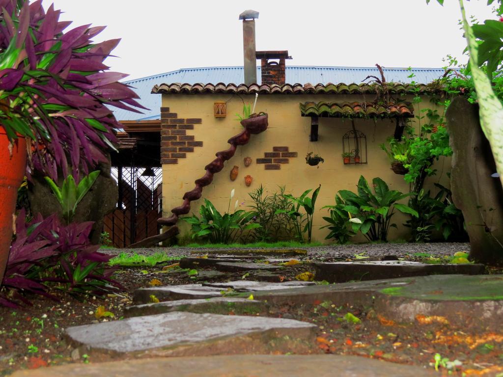 Hotel Vagabondo La Fortuna Exterior foto